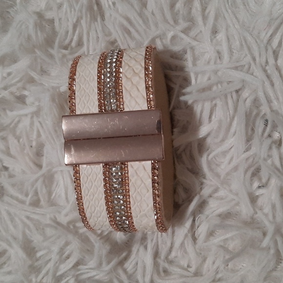 Cuffed bracelet - Picture 7 of 7